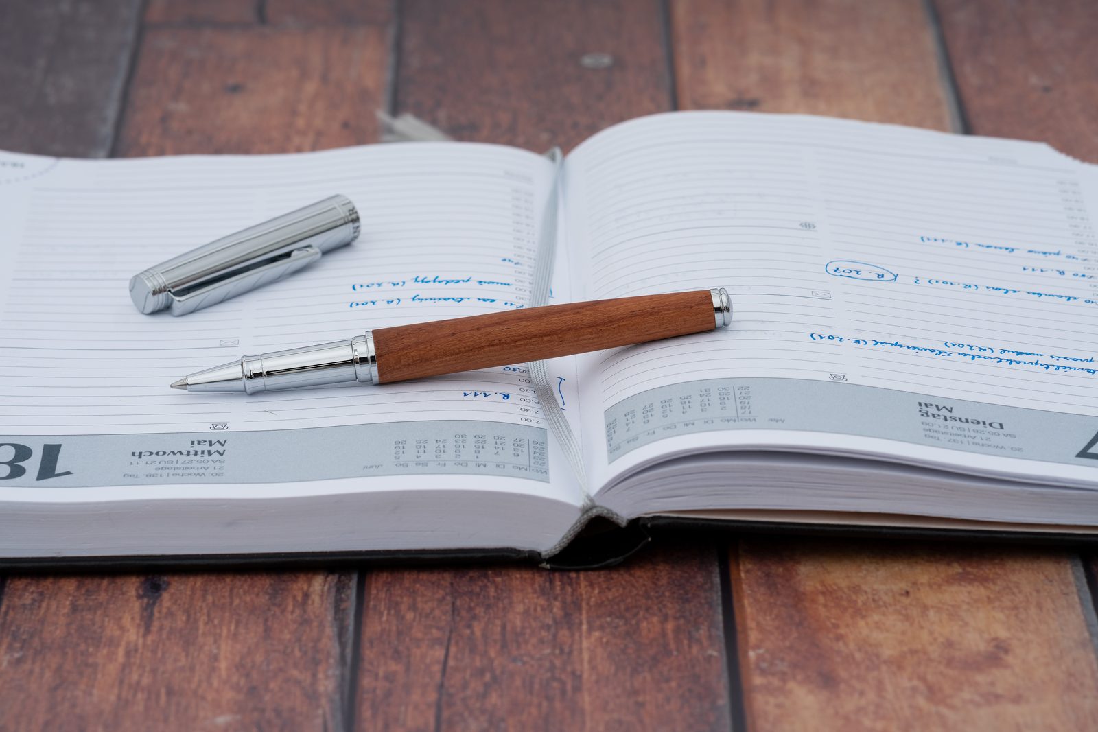 Hörner Legno wood rollerball pen on an open diary